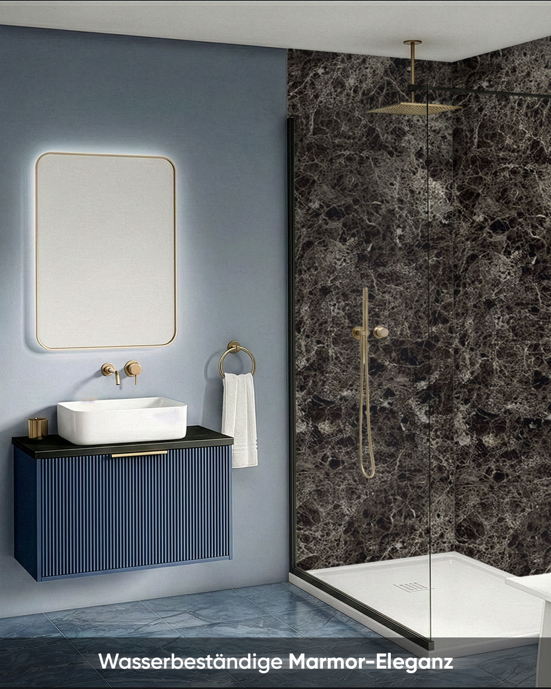 Wandpaneele Marmoroptik 122x244 cm in einem modernen Badezimmer mit Dusche und eleganter Einrichtung.