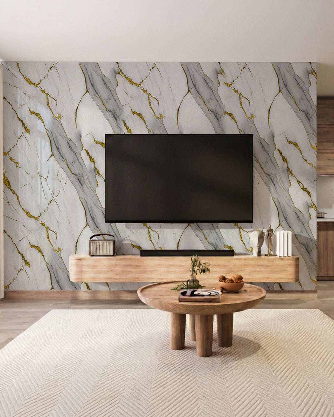 Wandpaneele Marmoroptik 122x260 cm | PVC Marmor Wandverkleidung | Golden Harmony in modernem Wohnzimmer