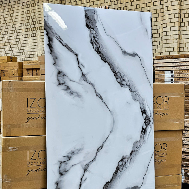 Marble-look alternative to bathroom tiles/Panda Strait V-08 244x122 cm