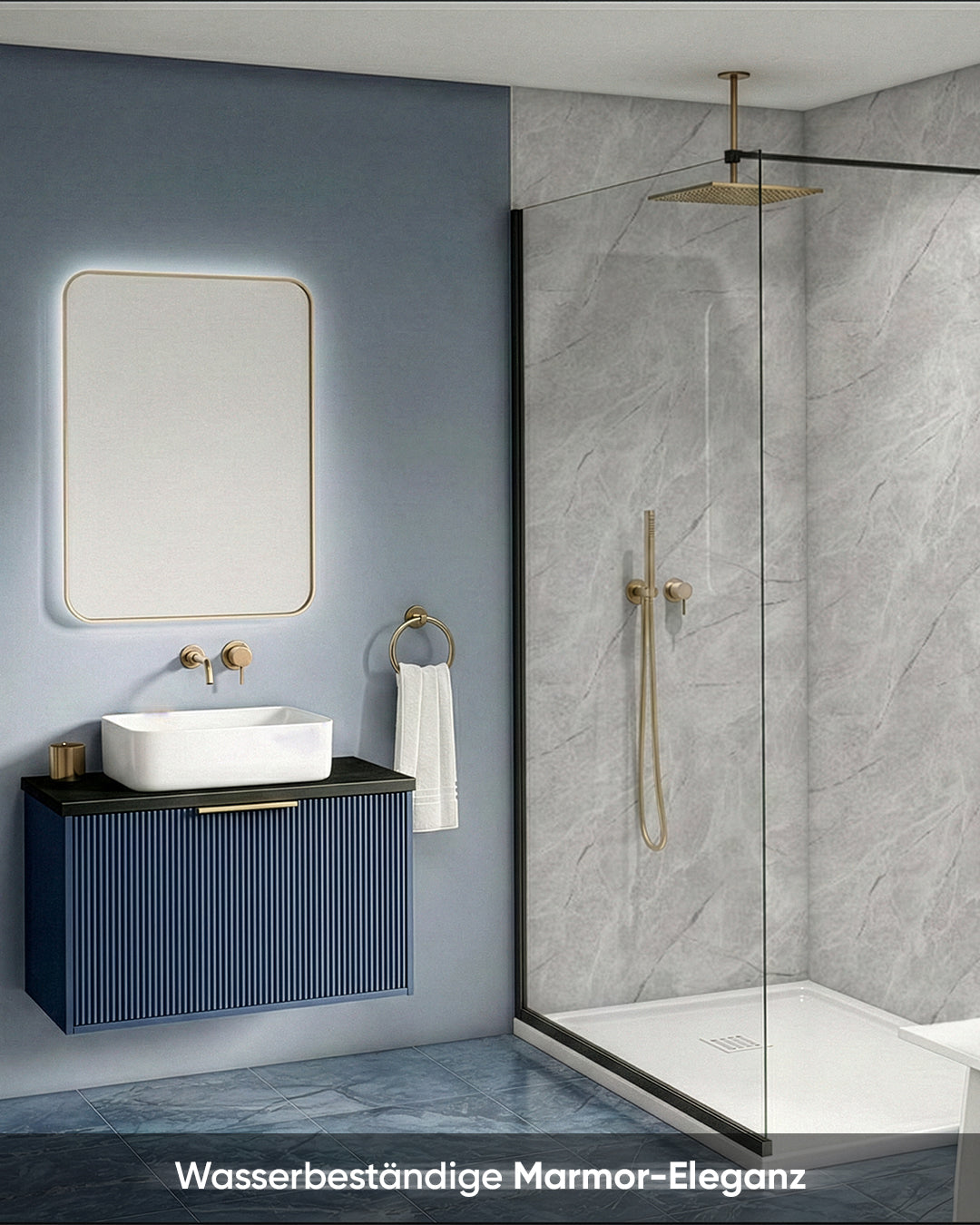 Wandpaneele Marmoroptik 122x260 cm in modernem Badezimmer mit goldenen Armaturen und gläserner Dusche
